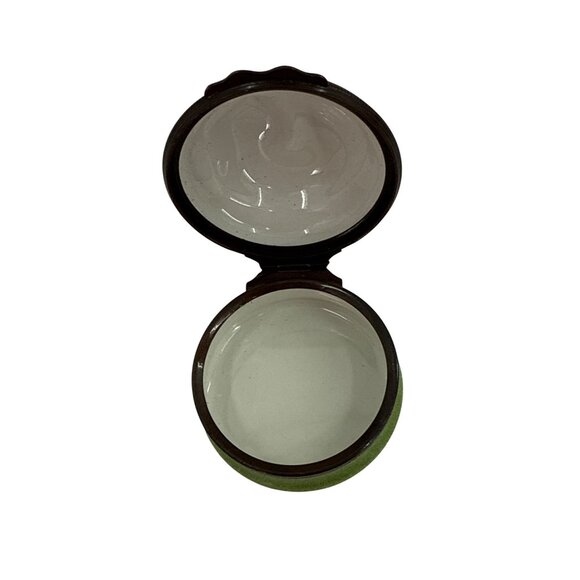 Halcyon Days Enamel Box Hand-Painted Sleeping Dog Design Green Grass Motif Engla - Picture 6 of 6